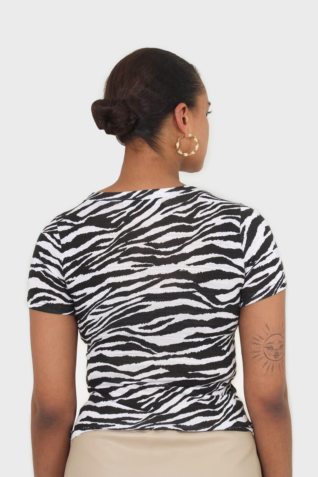 White and black zebra print tee