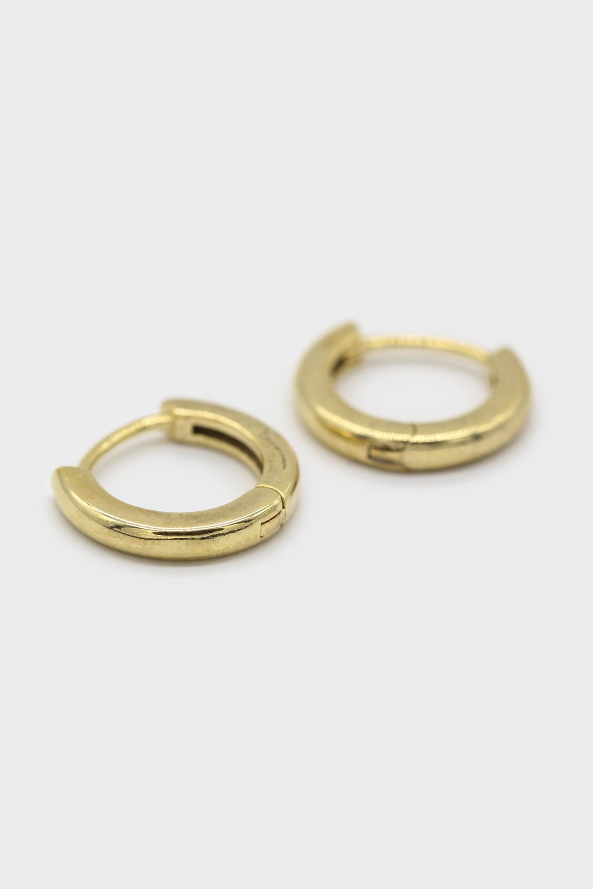 Gold simple hoop huggie earrings - 9mm
