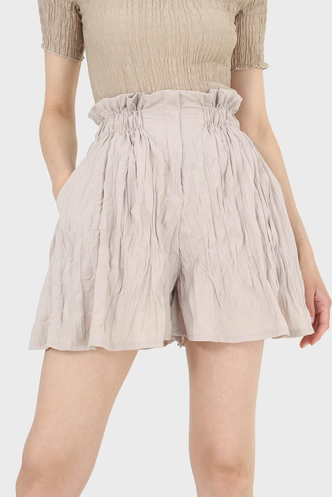 Beige silky wrinkle shorts