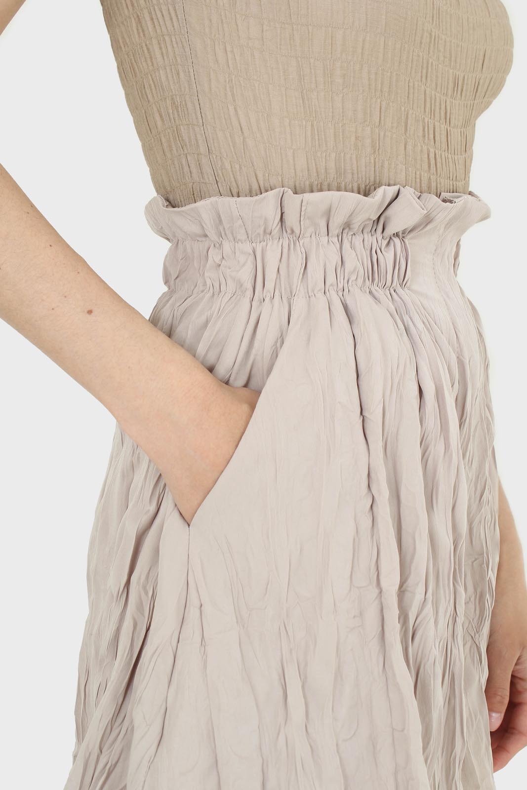 Beige silky wrinkle shorts