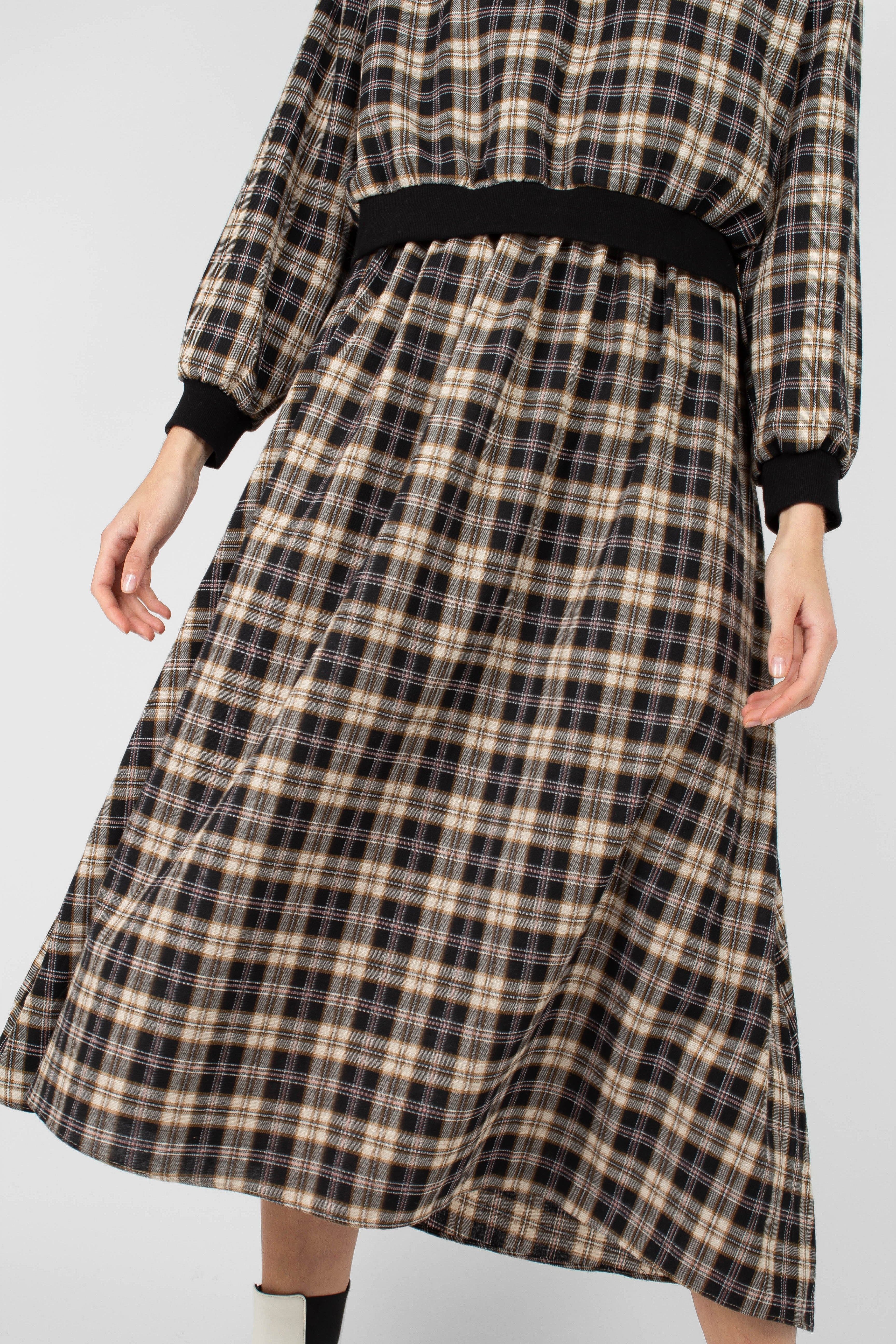 Black and beige checked maxi skirt