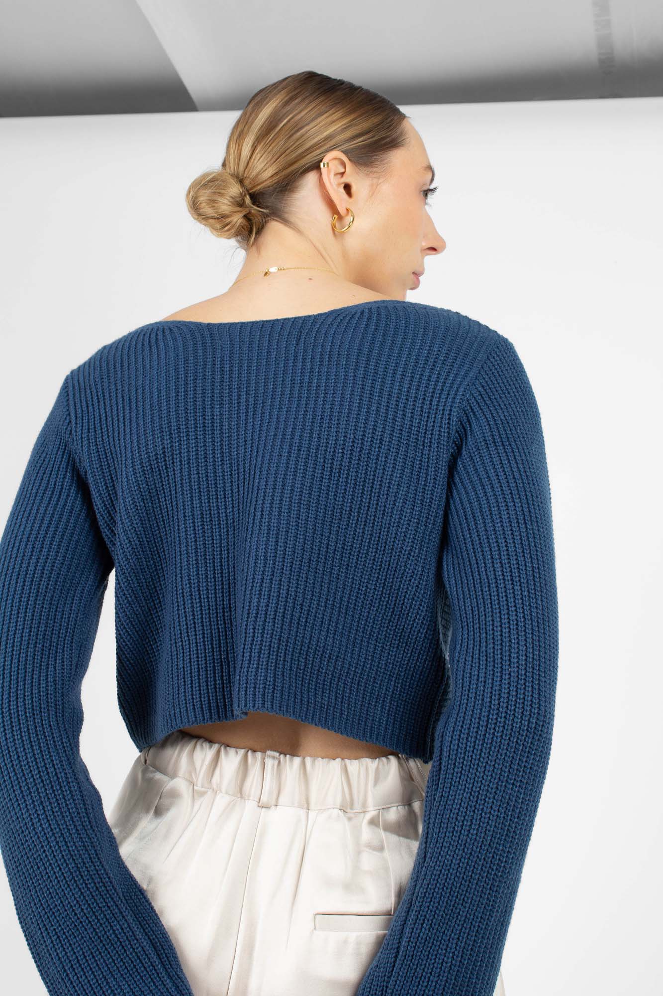Dark blue twist front cropped knit top