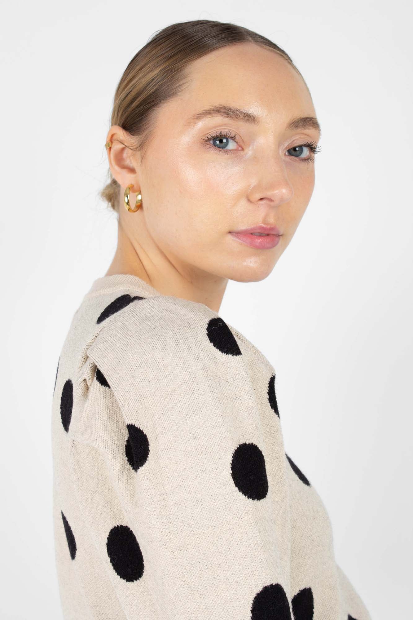 Beige and black polka dot puff sleeved jumper