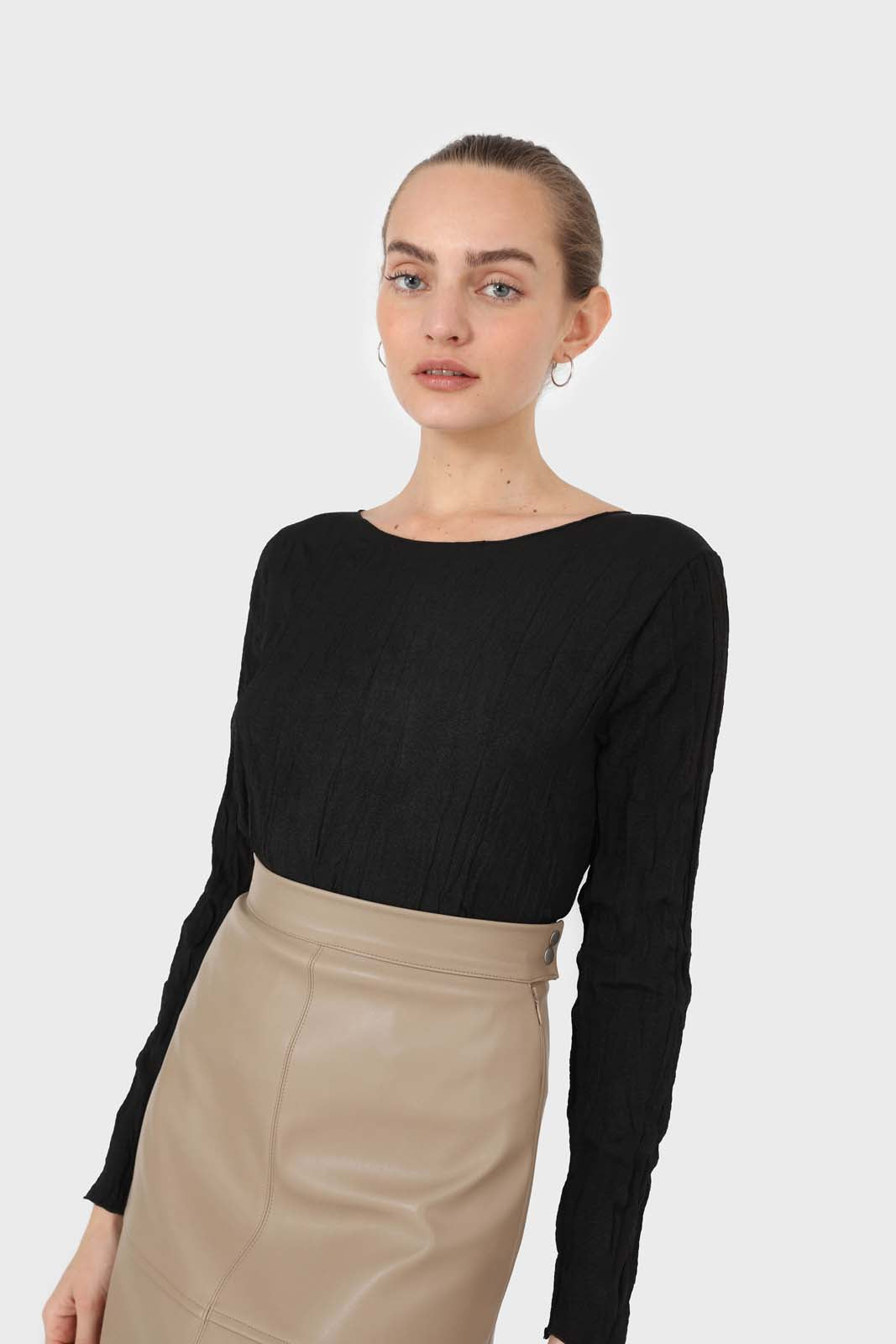Black wrinkled long sleeved top