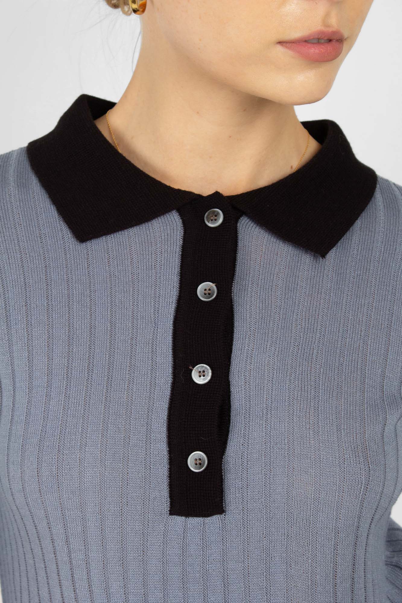 Blue contrast black collar knit top