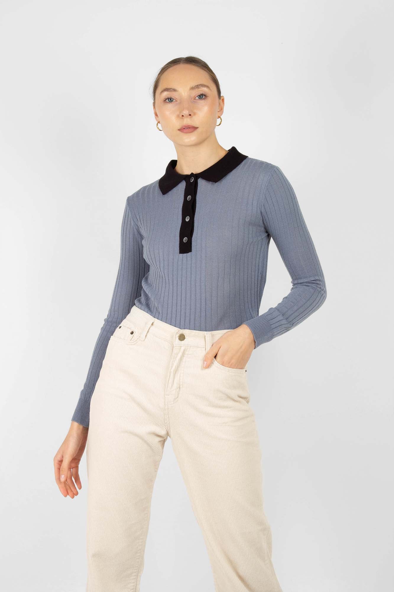 Blue contrast black collar knit top