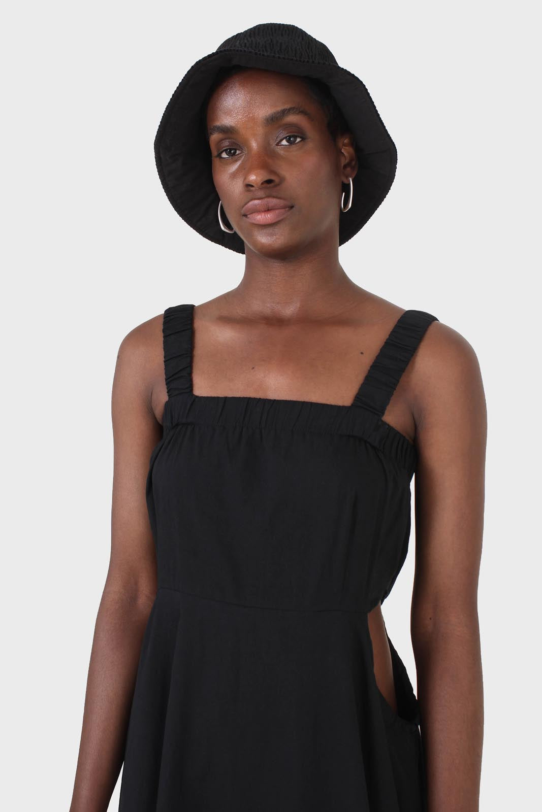 Black wrinkle velvet reversible bucket hat