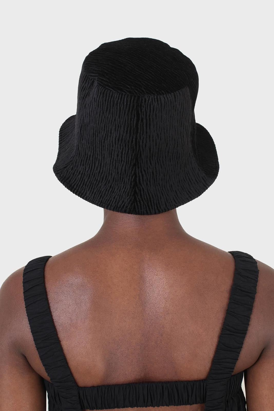 Black wrinkle velvet reversible bucket hat
