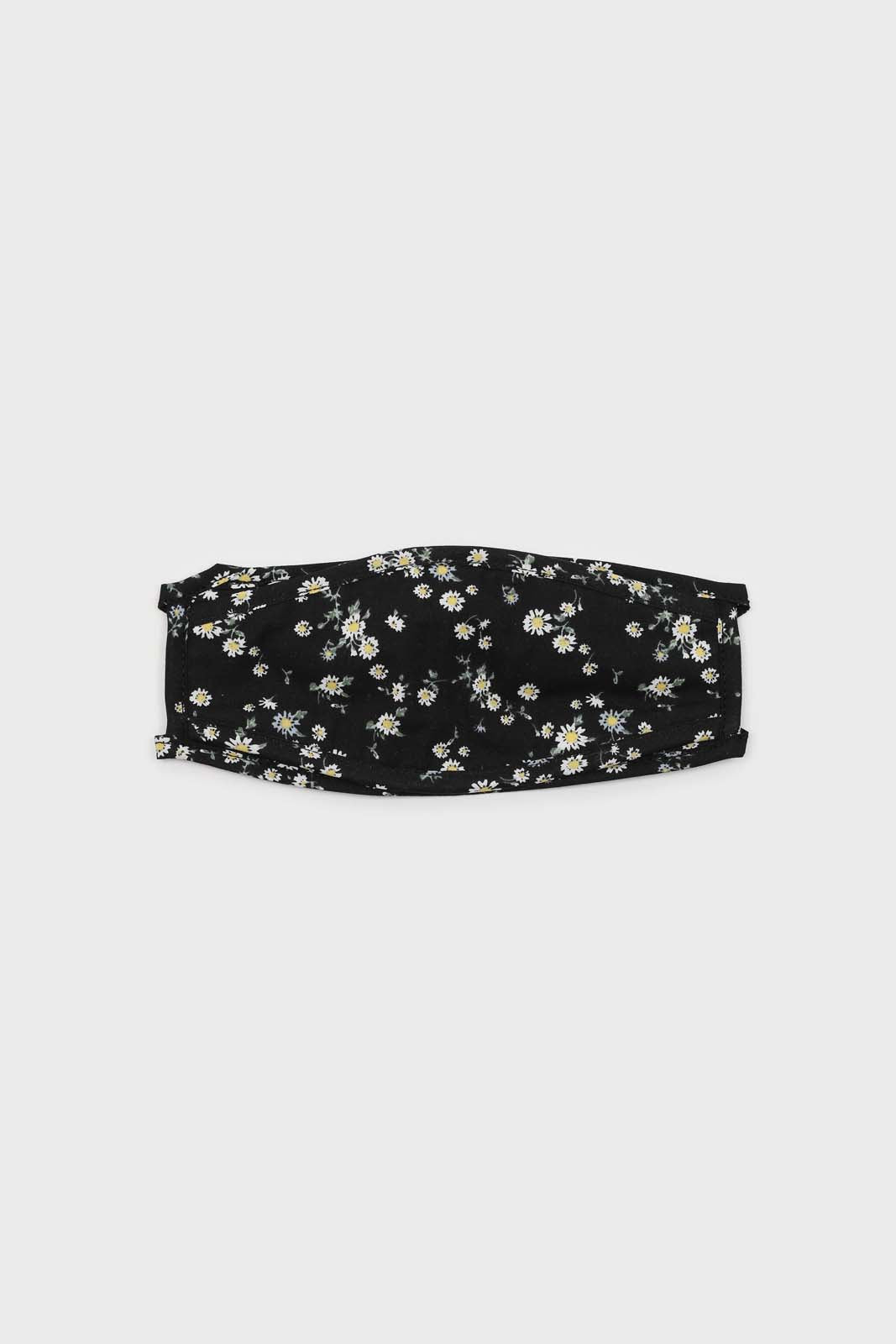 Black and white wild daisy print face mask