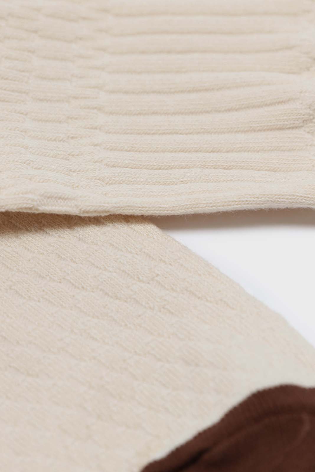 Ivory textured diamond brown trim socks