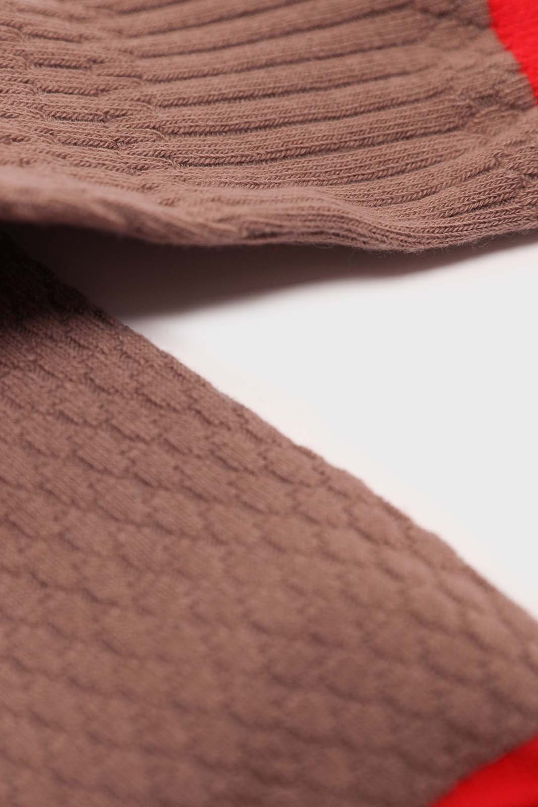 Beige textured diamond coral trim socks