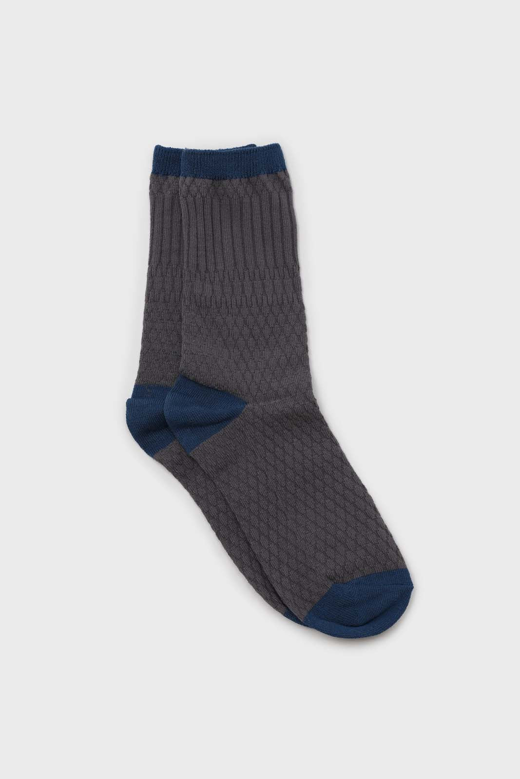Grey textured diamond blue trim socks
