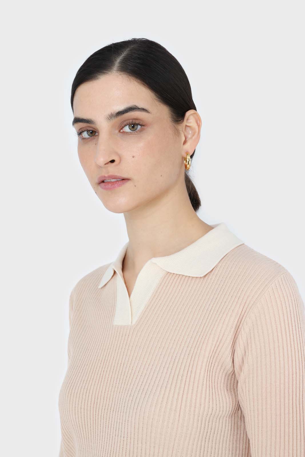 Beige and white contrast collar knit top