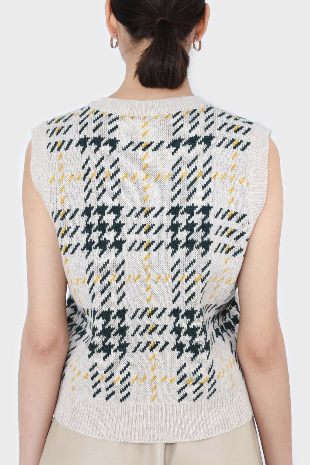 Beige and khaki checked knit vest