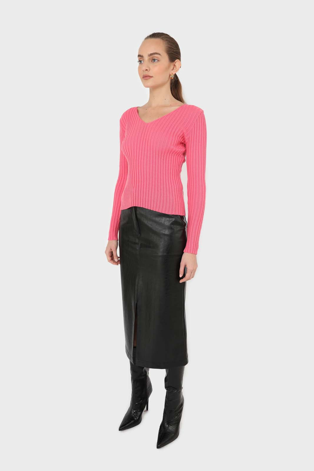Hot pink ribbed V-neck fitted knit top