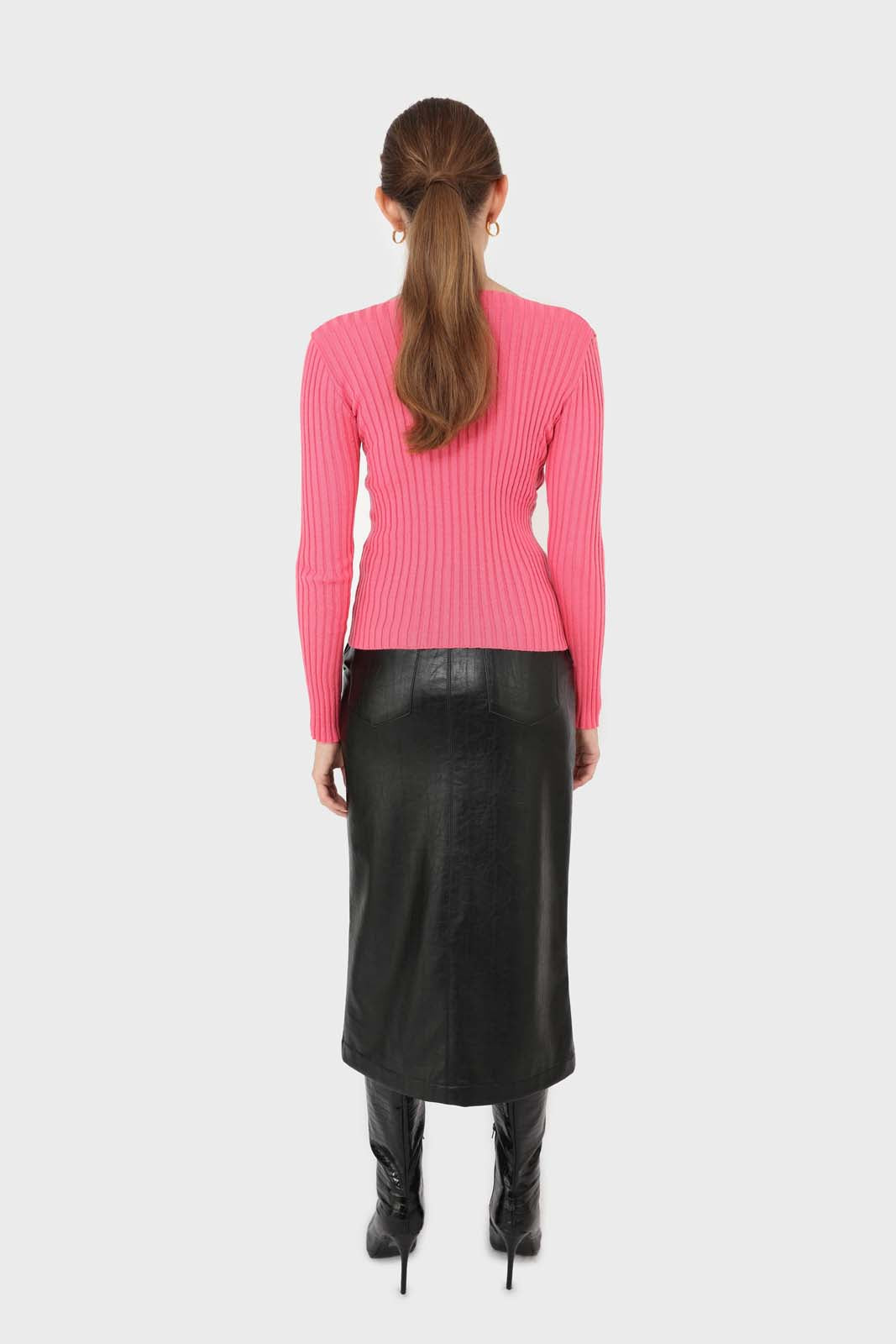 Hot pink ribbed V-neck fitted knit top