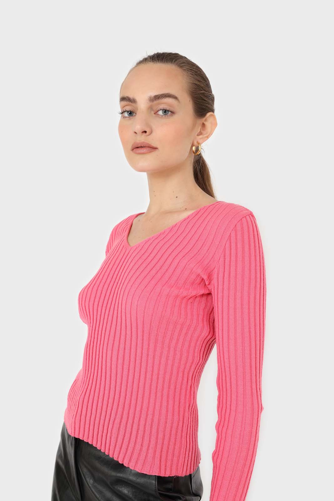 Hot pink ribbed V-neck fitted knit top