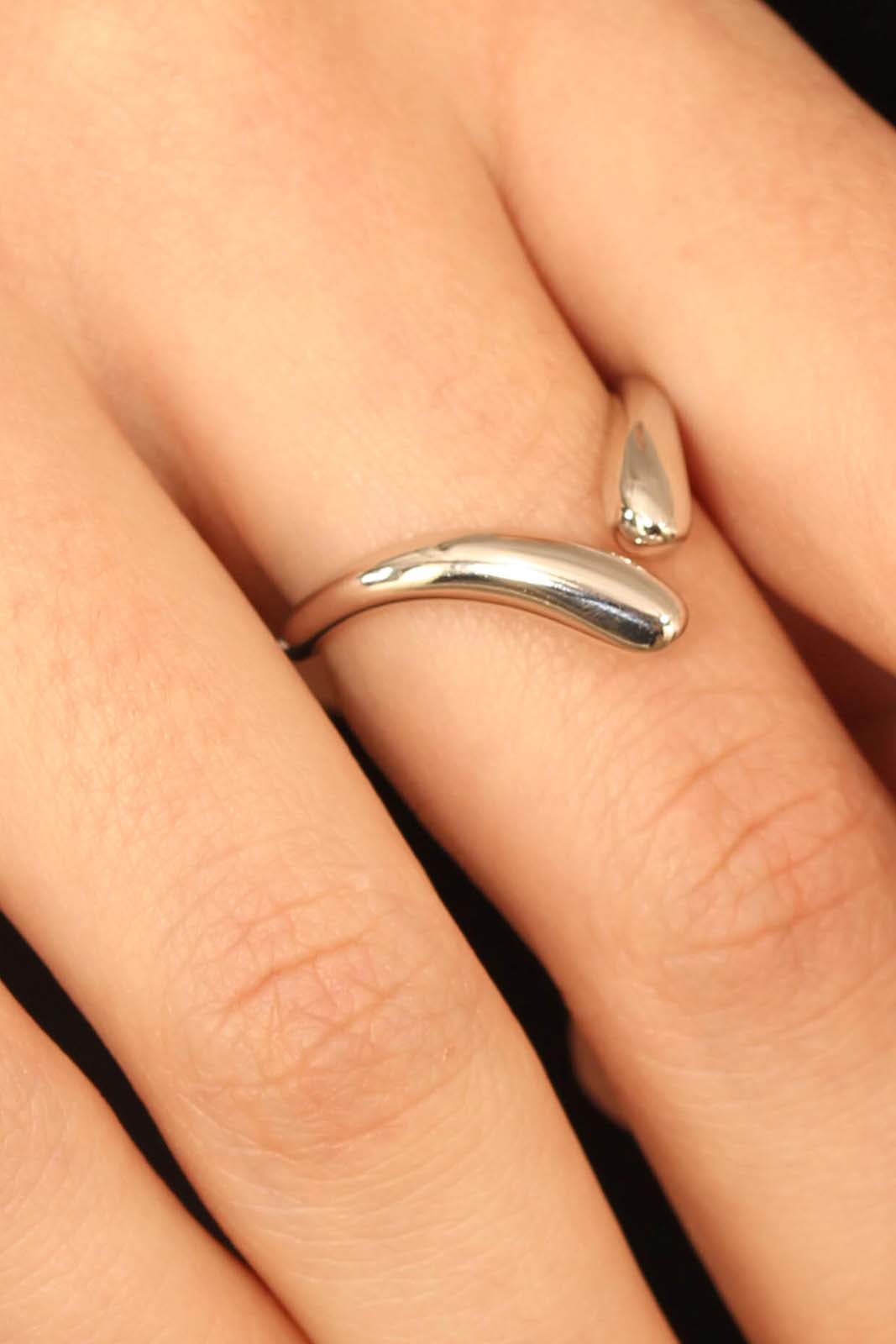 Silver colliding tear drops ring