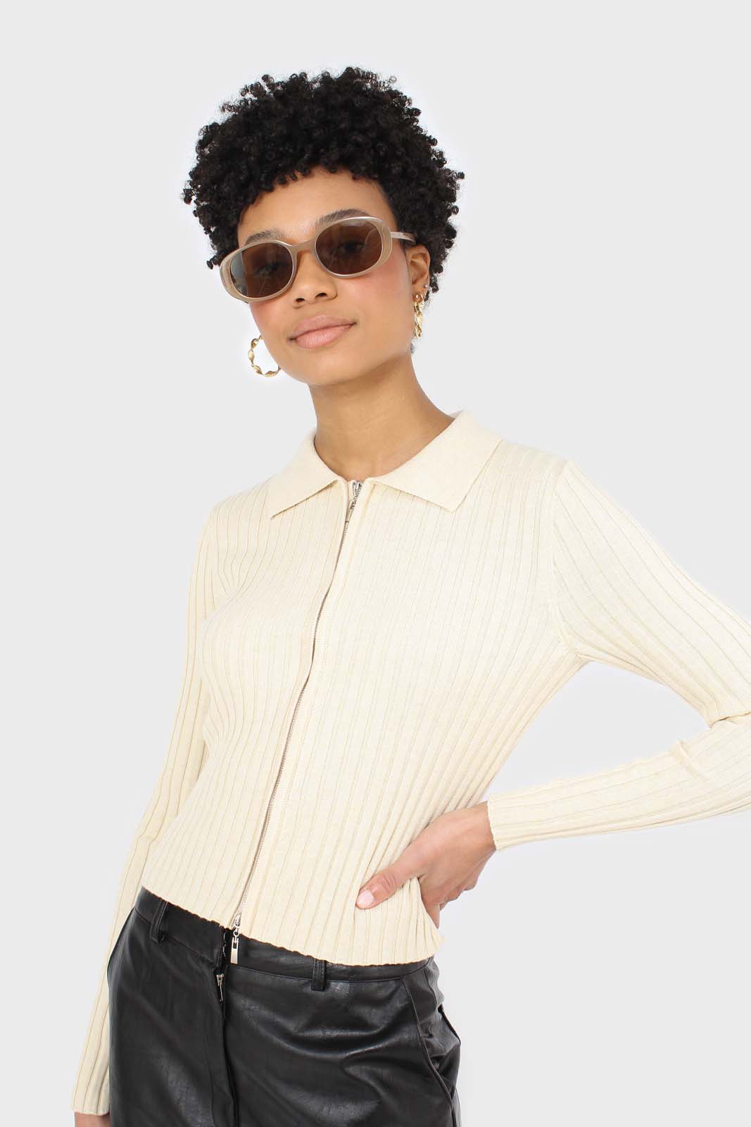 Light beige zip up fitted knit top