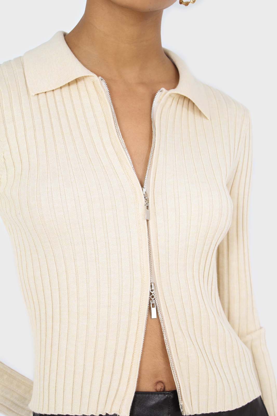 Light beige zip up fitted knit top