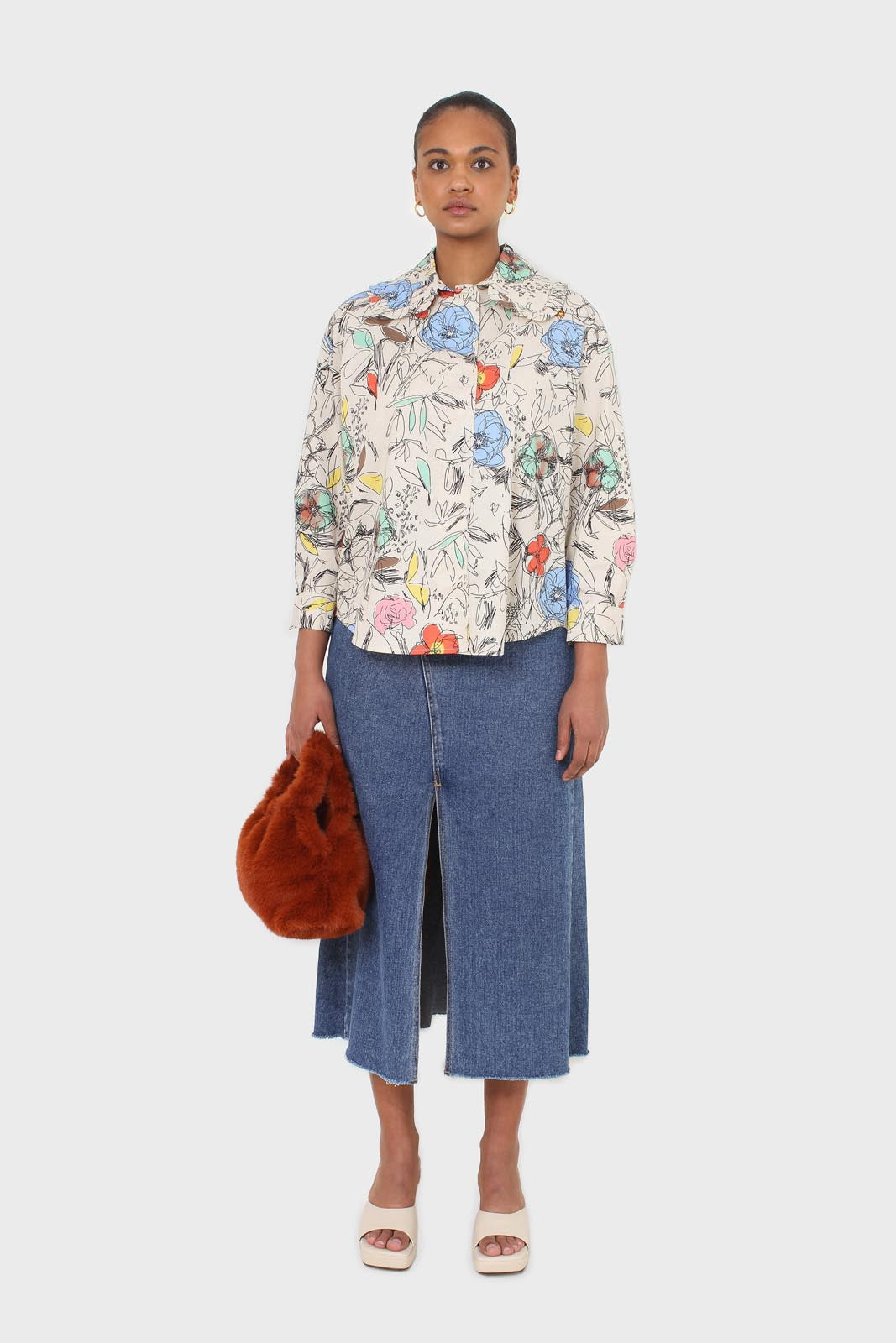 Ivory sketch print large collar blouse