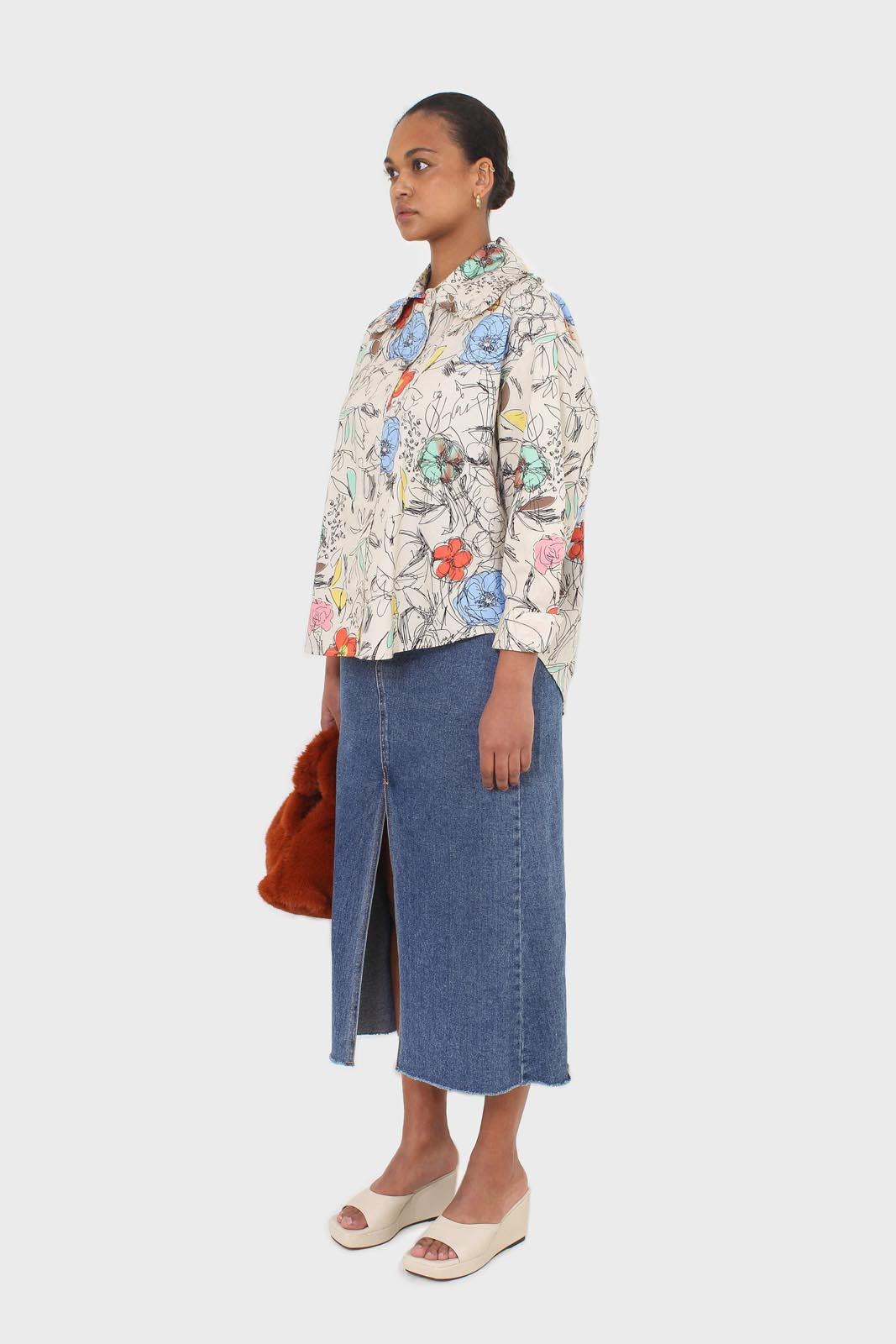 Ivory sketch print large collar blouse
