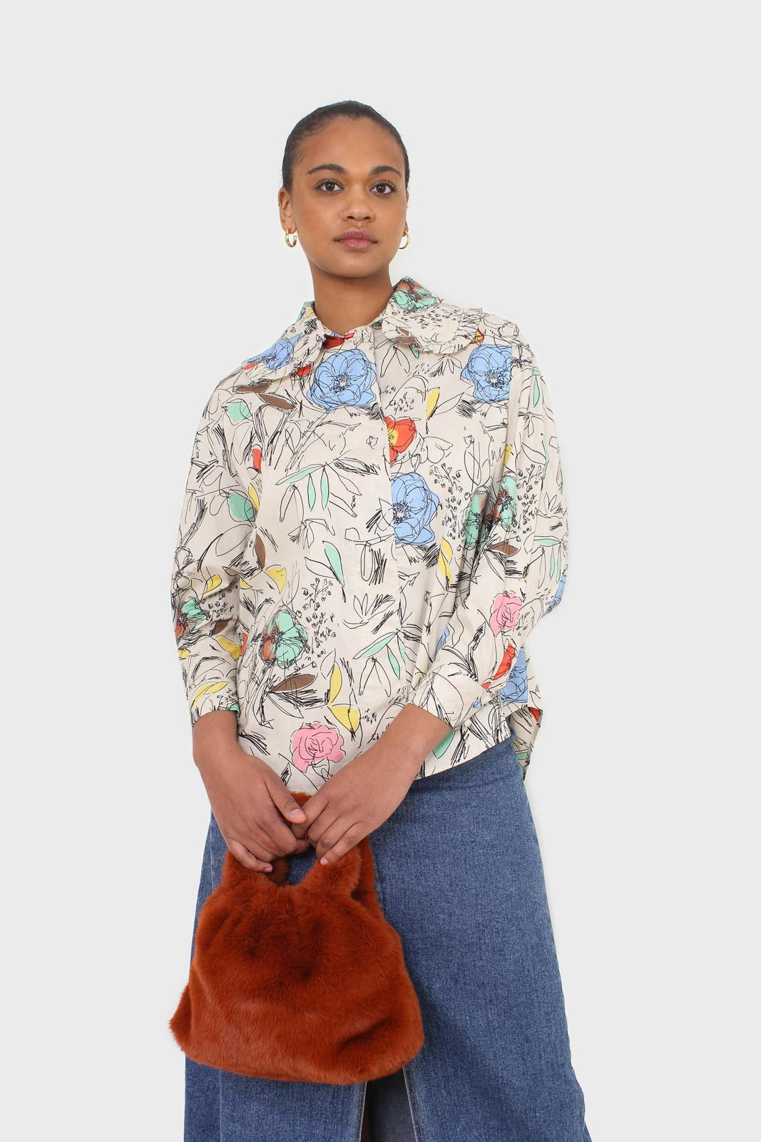 Ivory sketch print large collar blouse