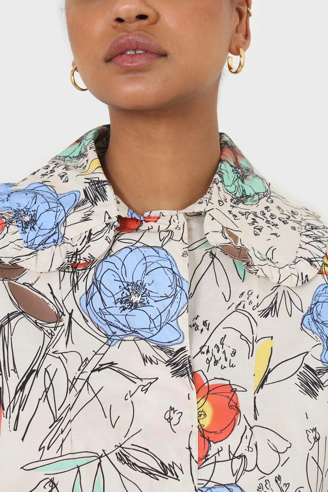 Ivory sketch print large collar blouse
