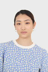 Blue and white daisies short puff sleeved top
