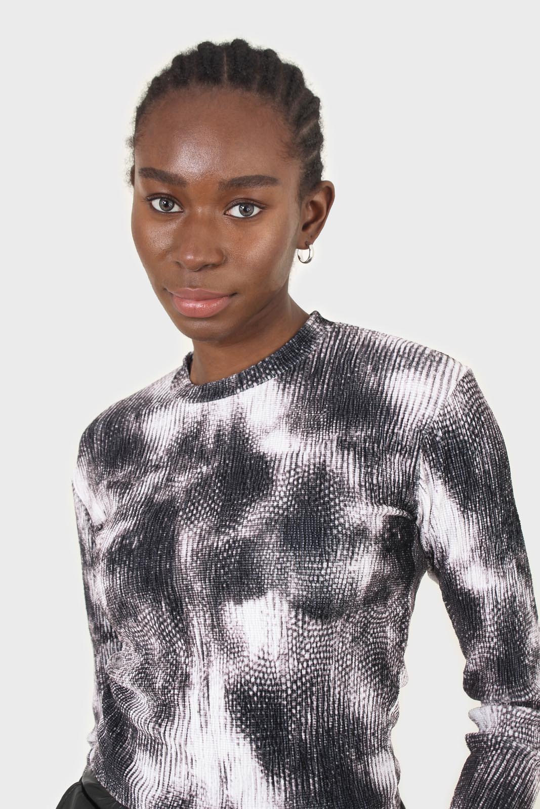 Black tie dye print velvet cropped top