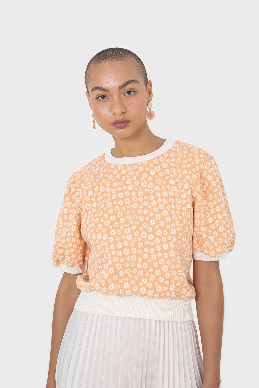 Orange and white daisies short puff sleeved top