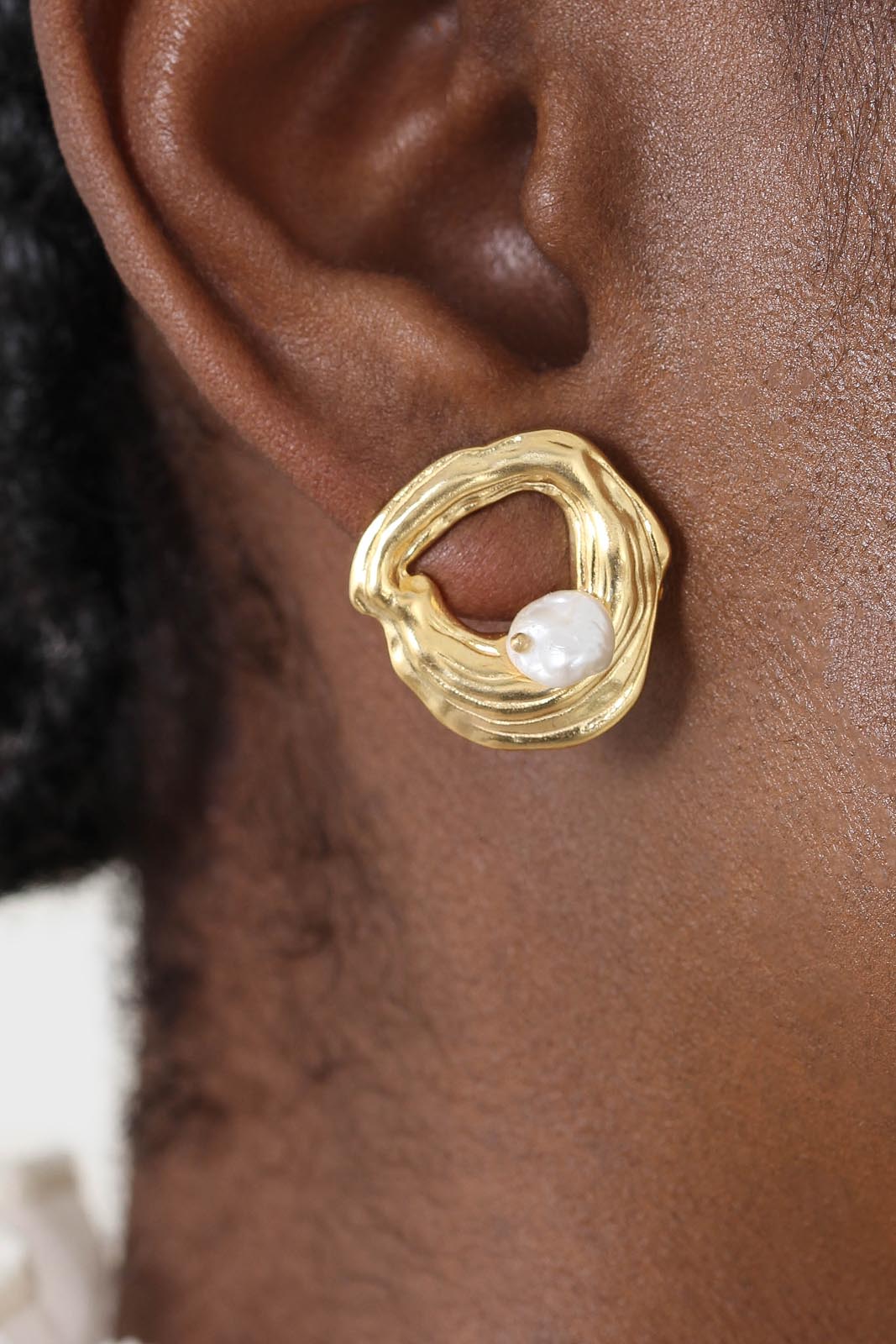 Gold and genuine pearl circle earrings