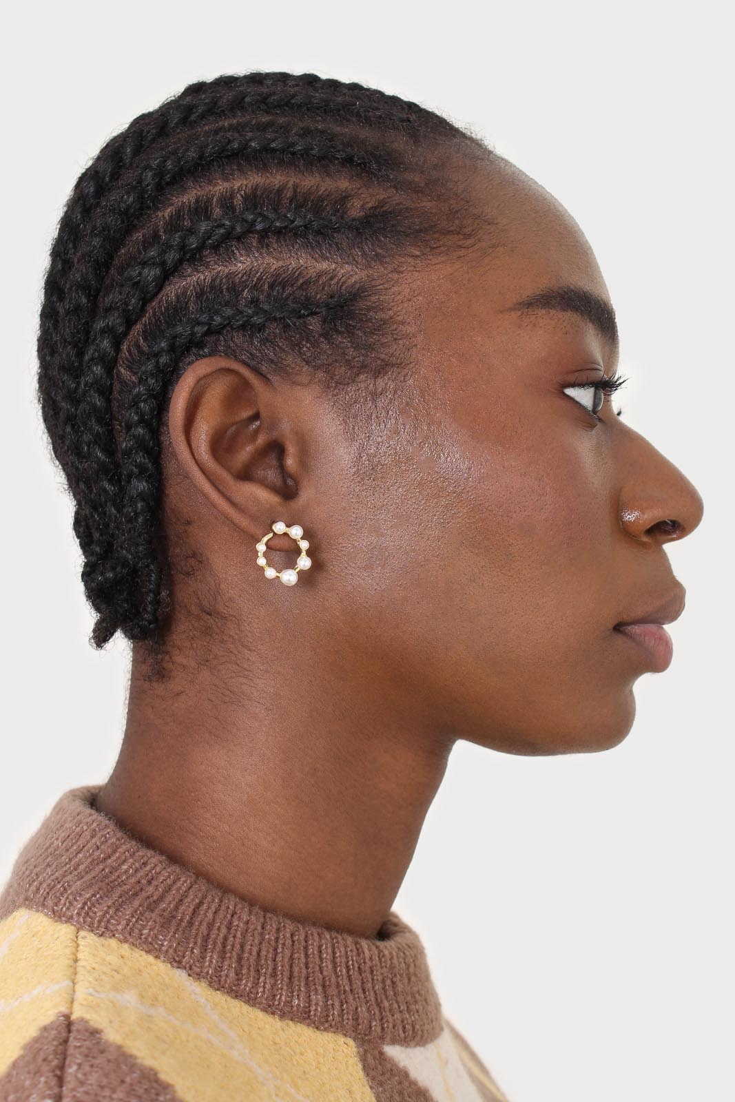Gold dot pearls earrings