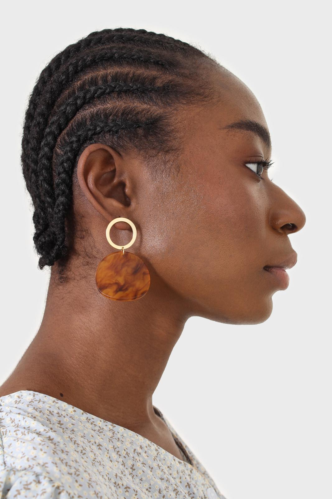 Gold and tortoise circle earrings