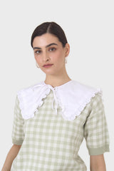 Ivory frilly detachable collar