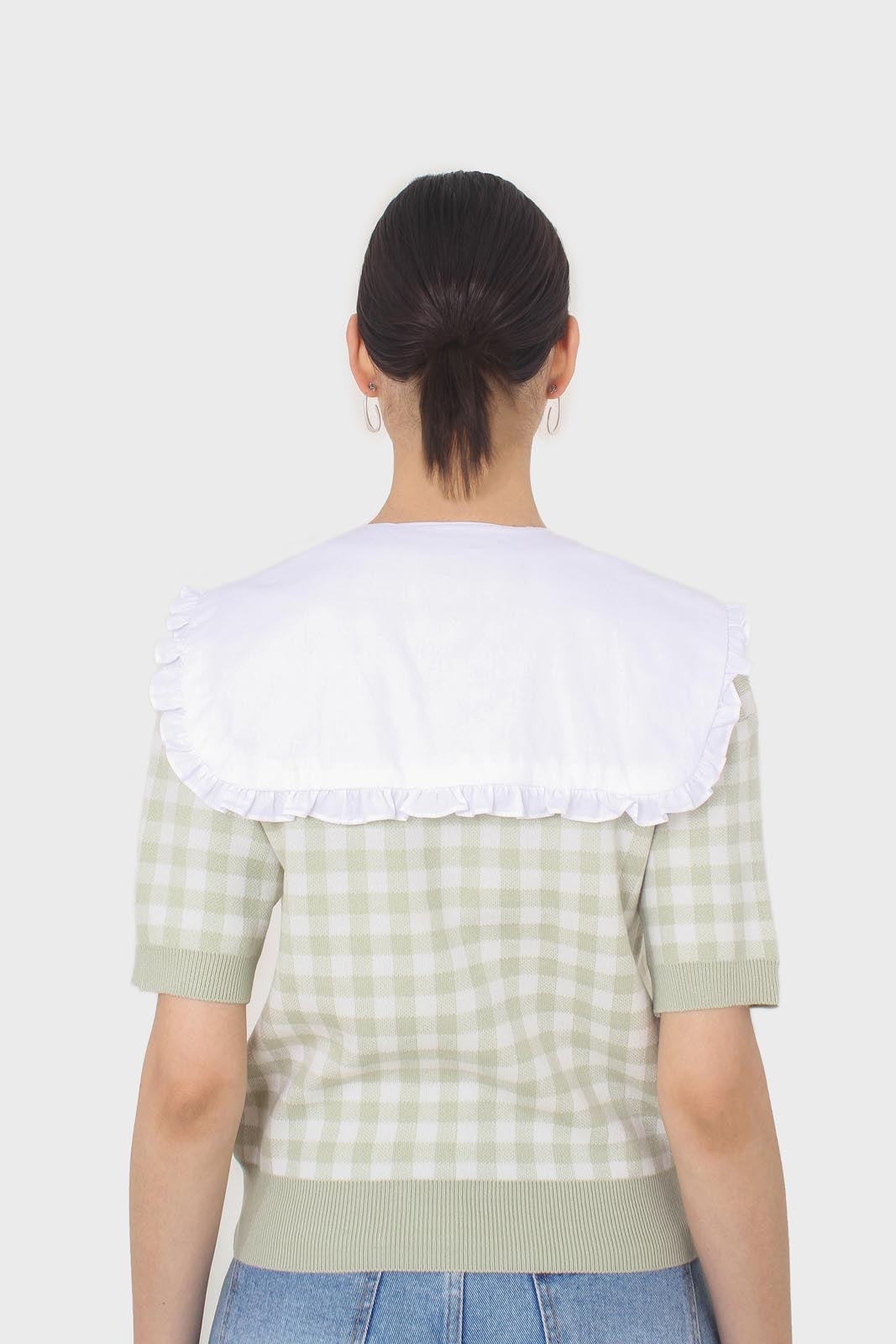 Ivory frilly detachable collar
