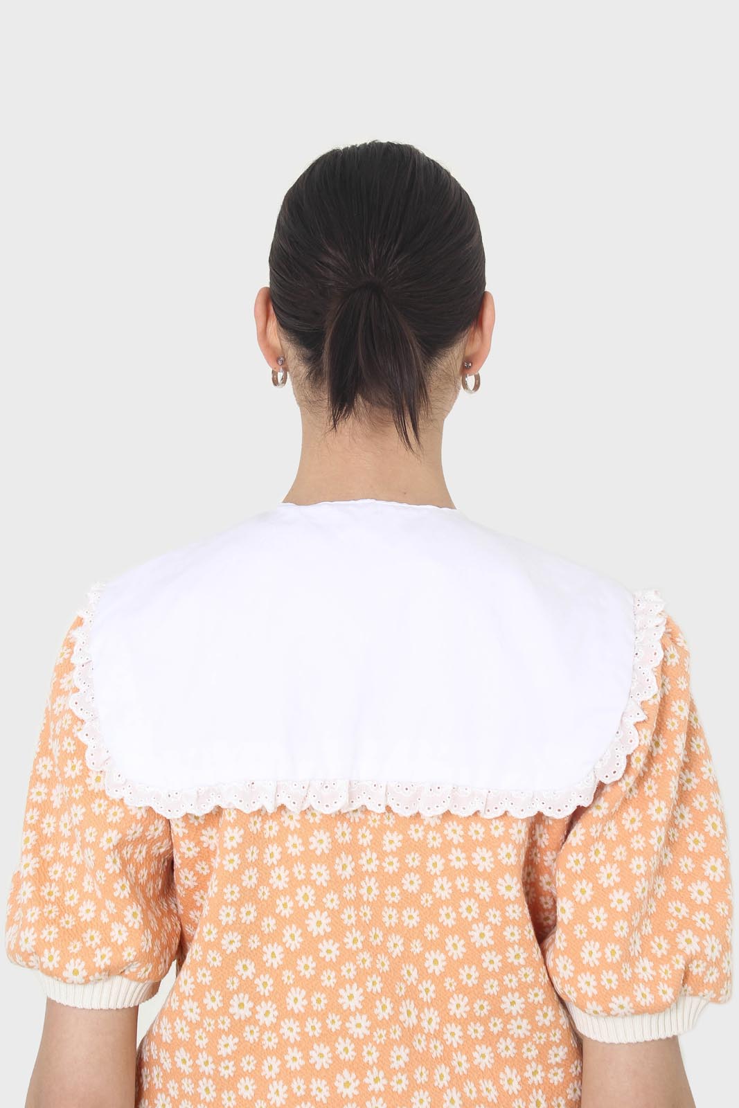 White eyelet trim detachable collar