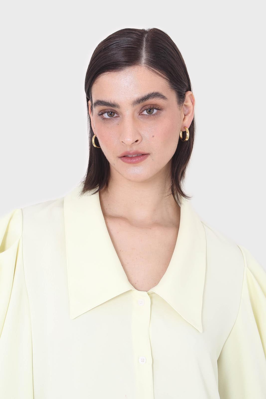 Yellow pointed collar blouse