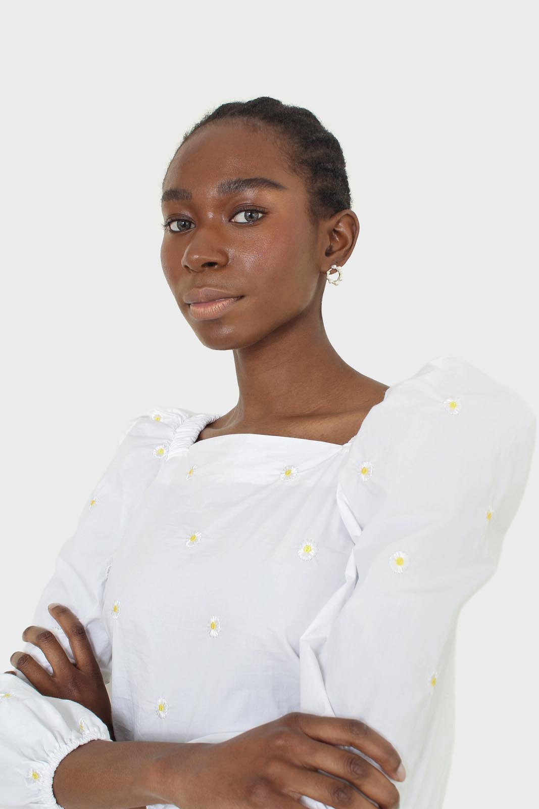 White daisy embroidered top