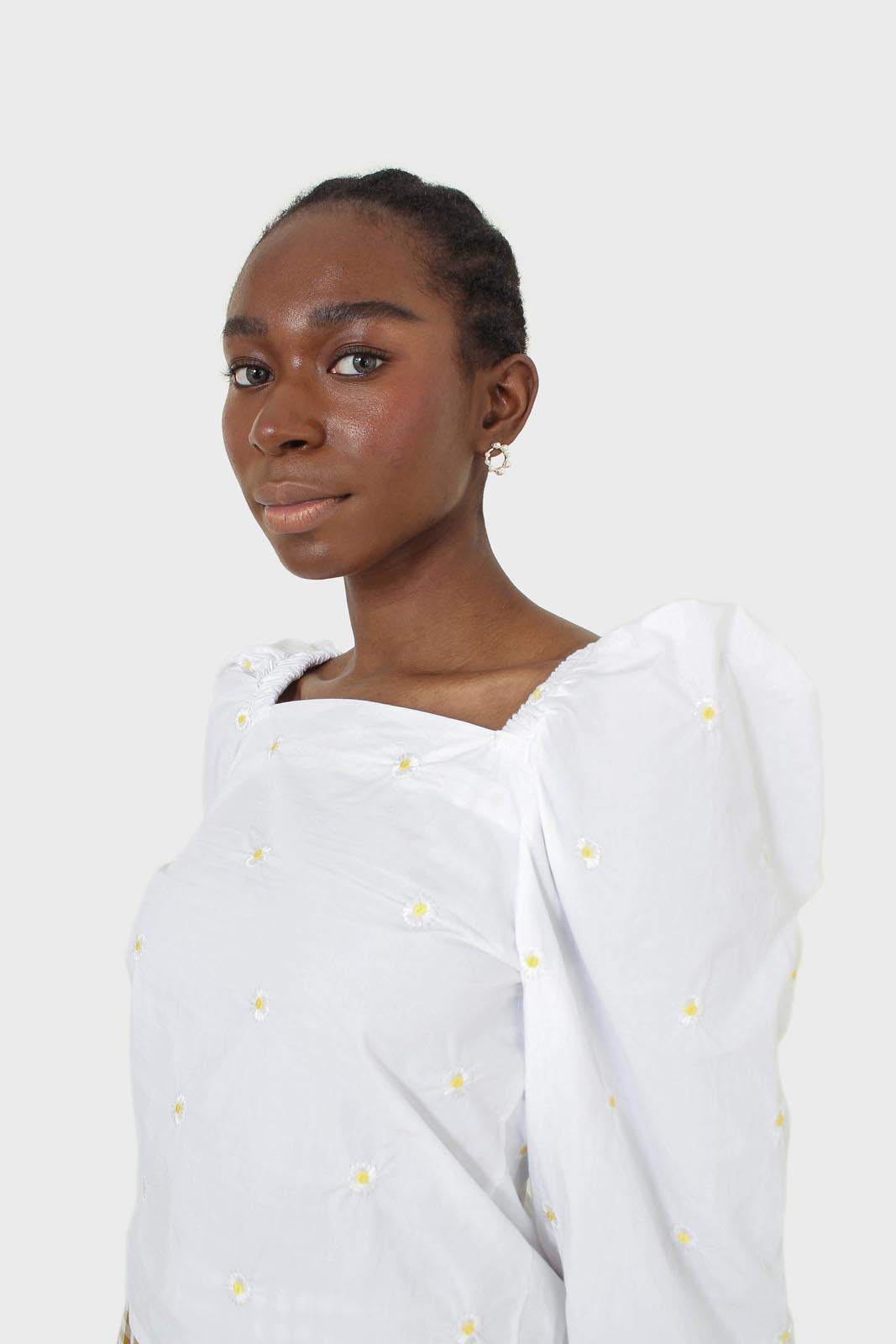 White daisy embroidered top