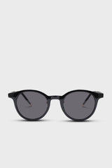 Black classic round sunglasses