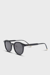 Black classic round sunglasses