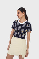 Black large daisy print  cropped tee