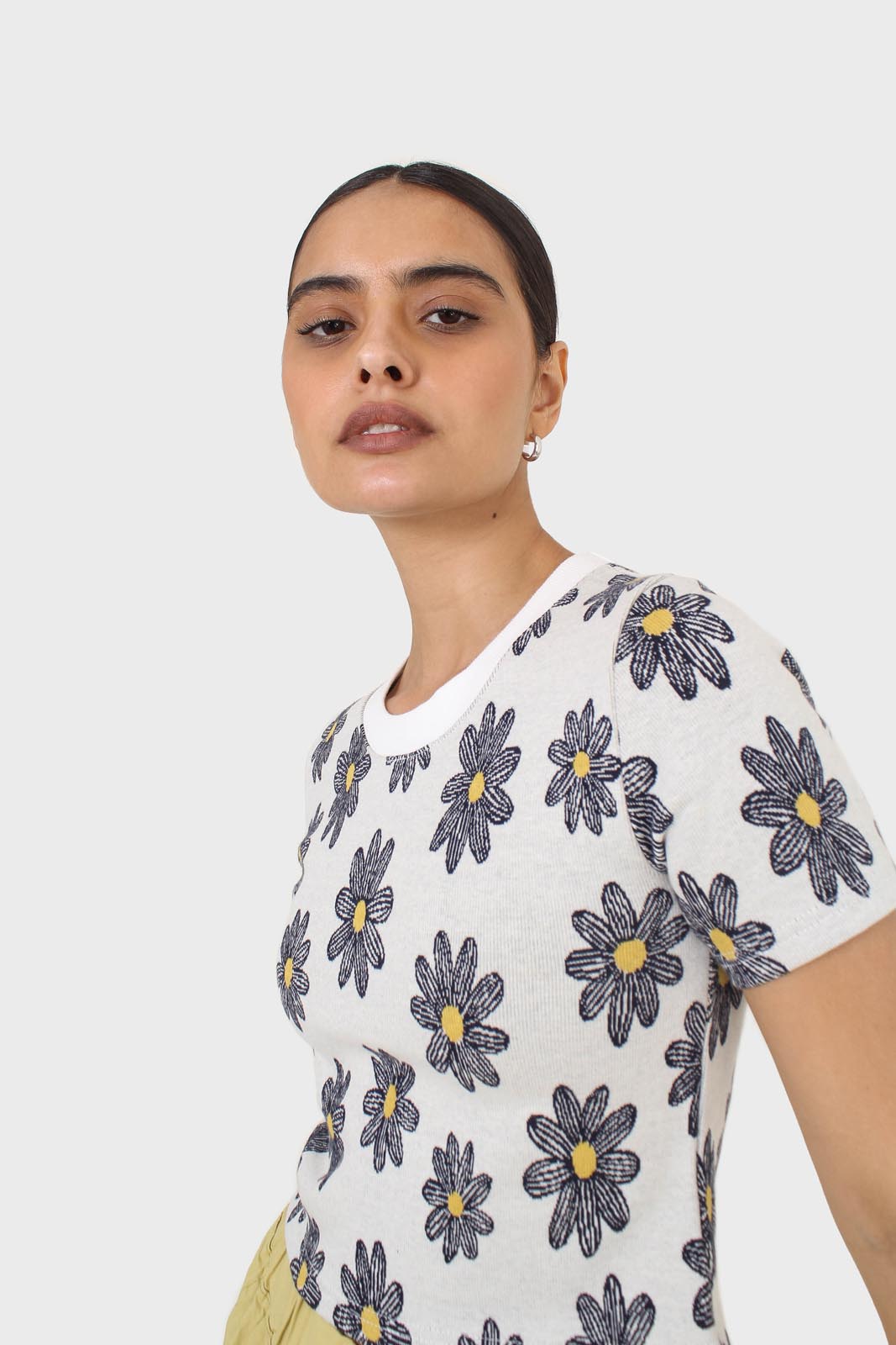 Ivory large daisy print  cropped tee