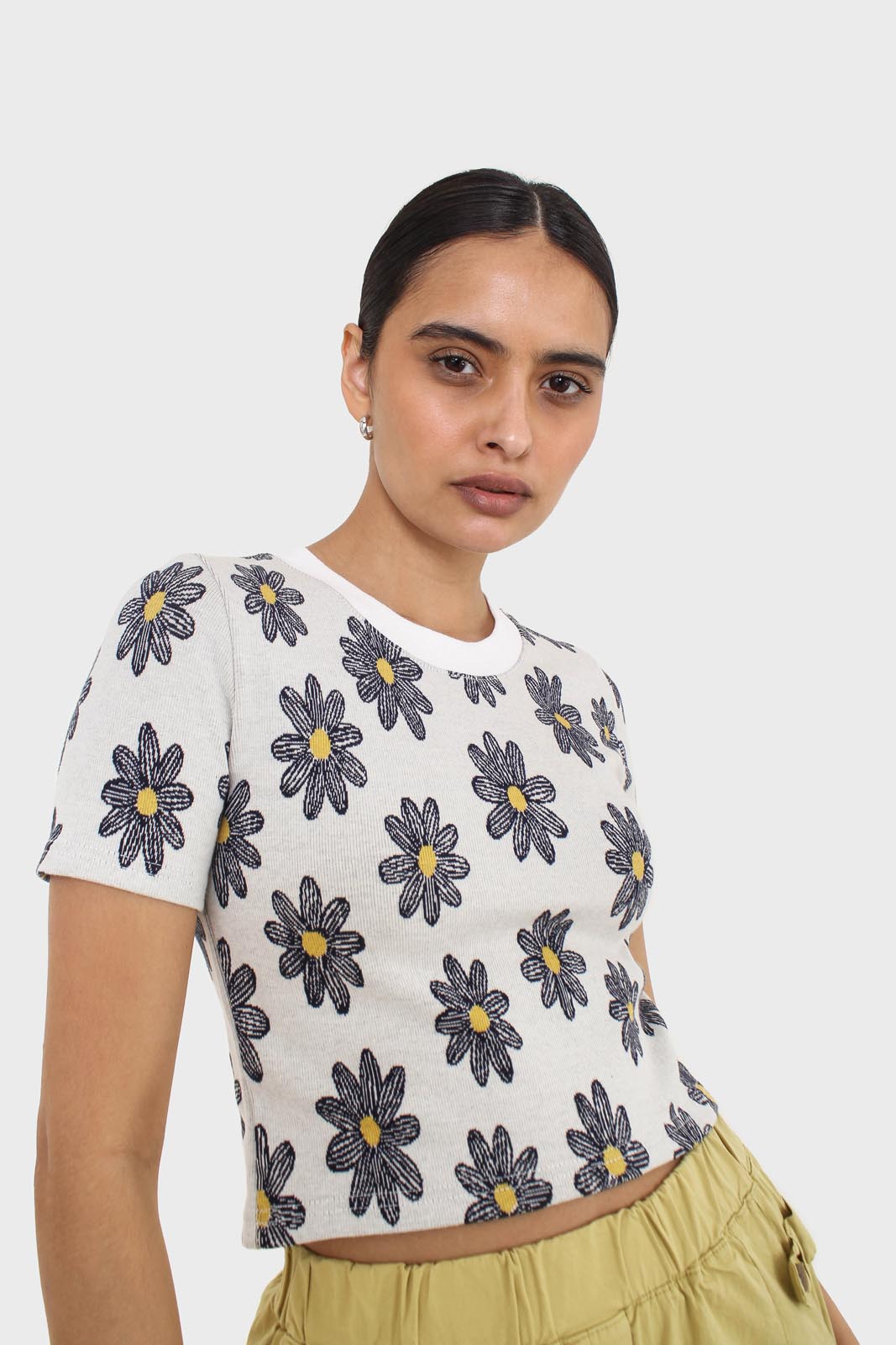Ivory large daisy print  cropped tee
