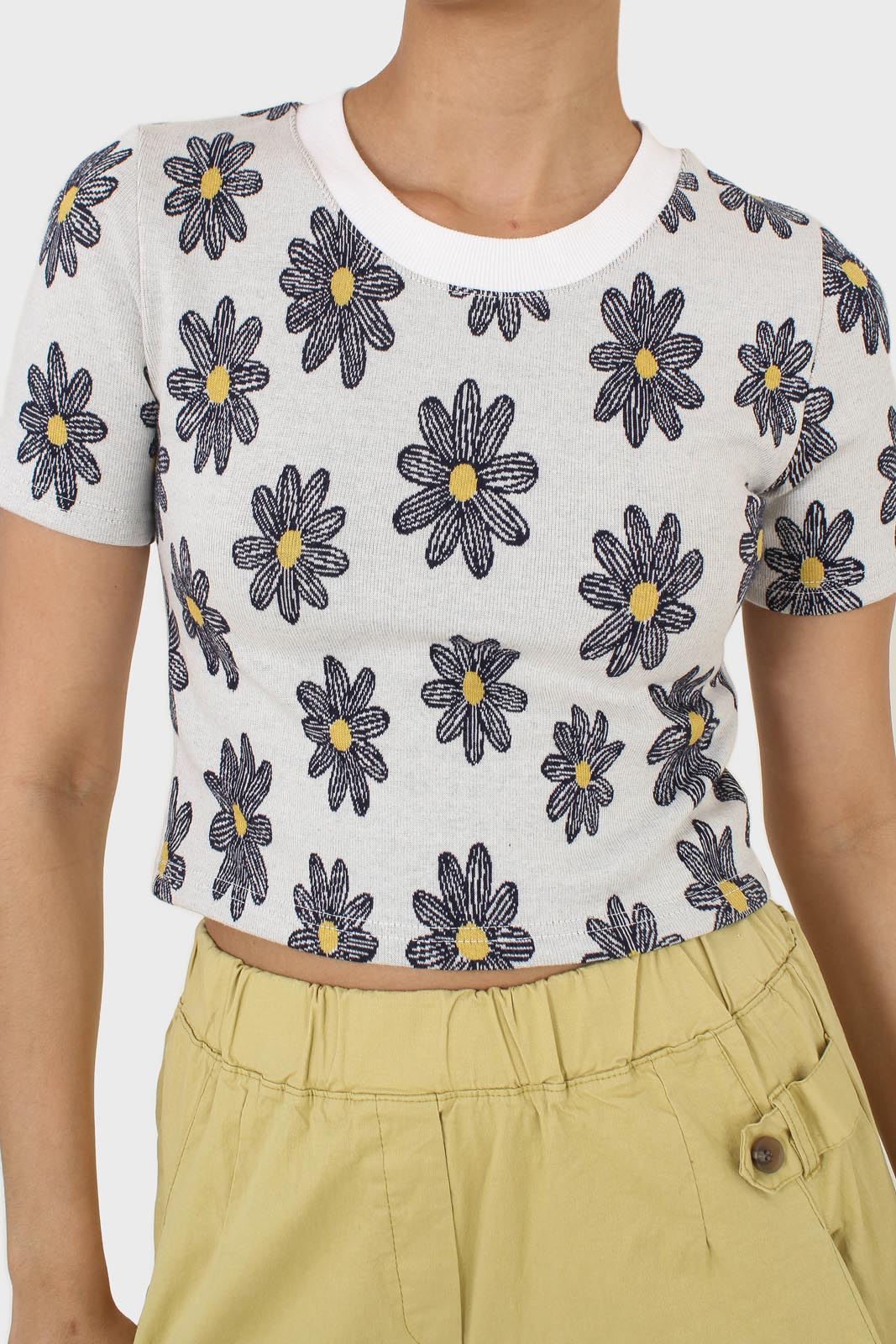 Ivory large daisy print  cropped tee