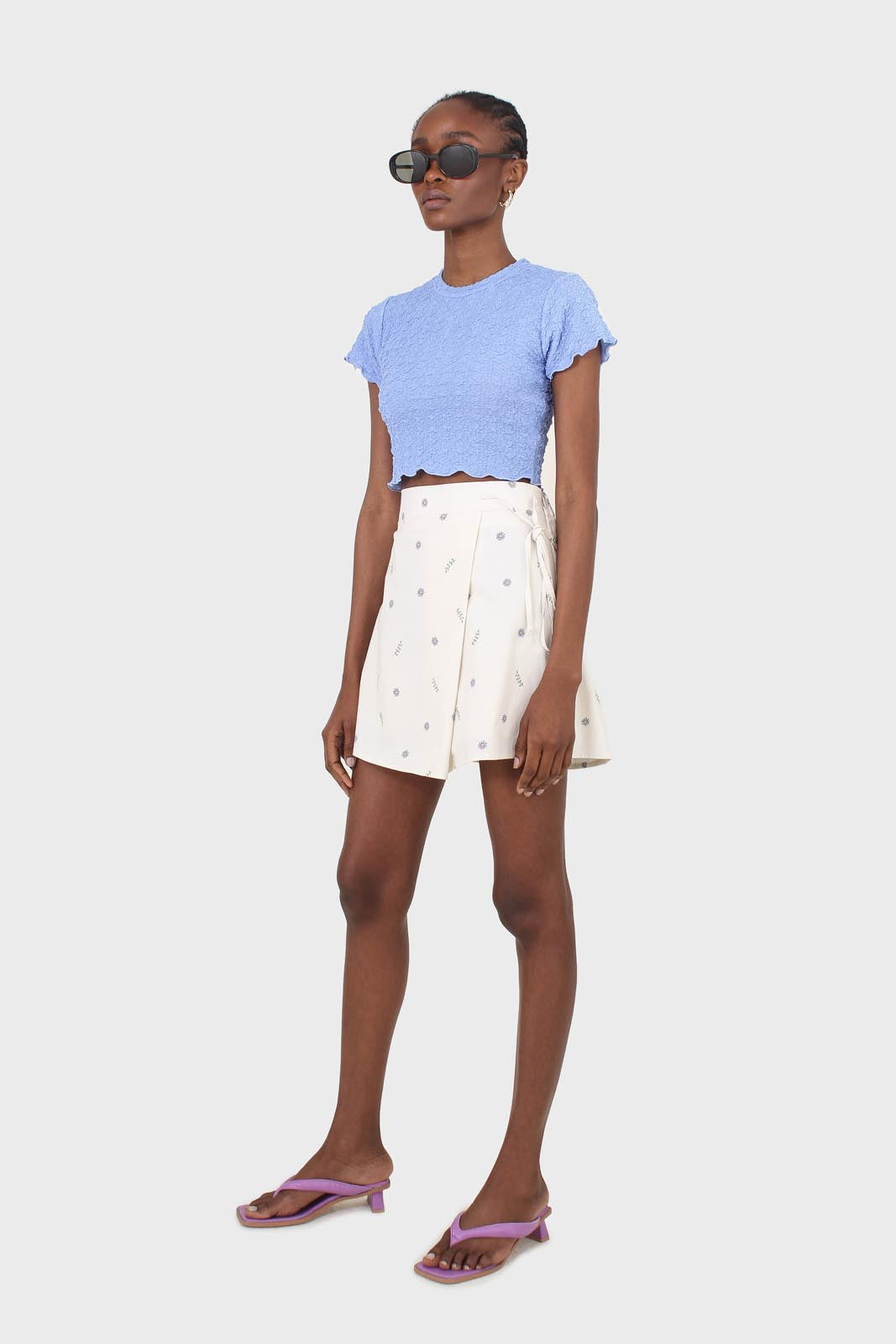 Ivory daisy print asymmetric tie skort