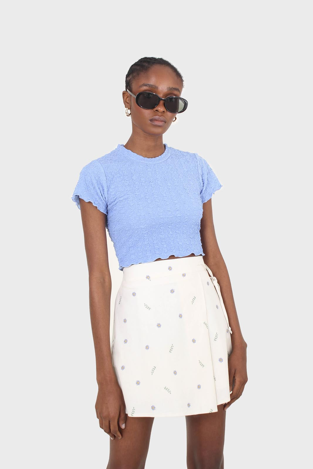 Ivory daisy print asymmetric tie skort
