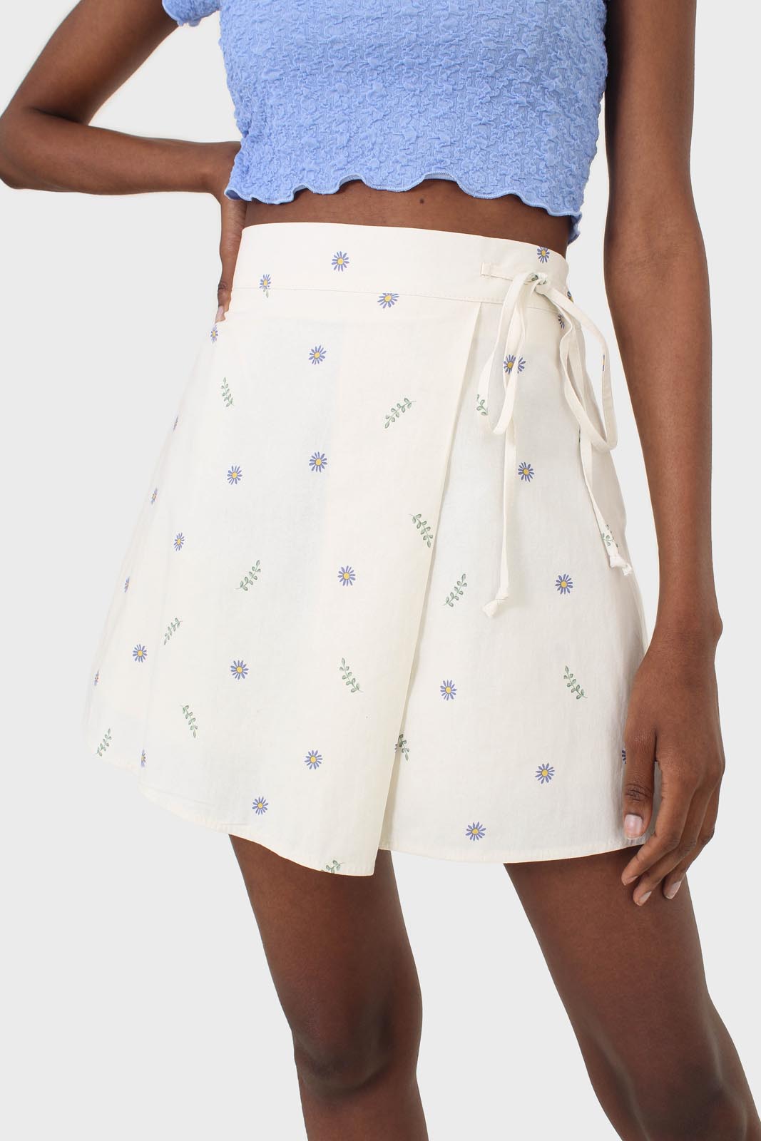 Ivory daisy print asymmetric tie skort
