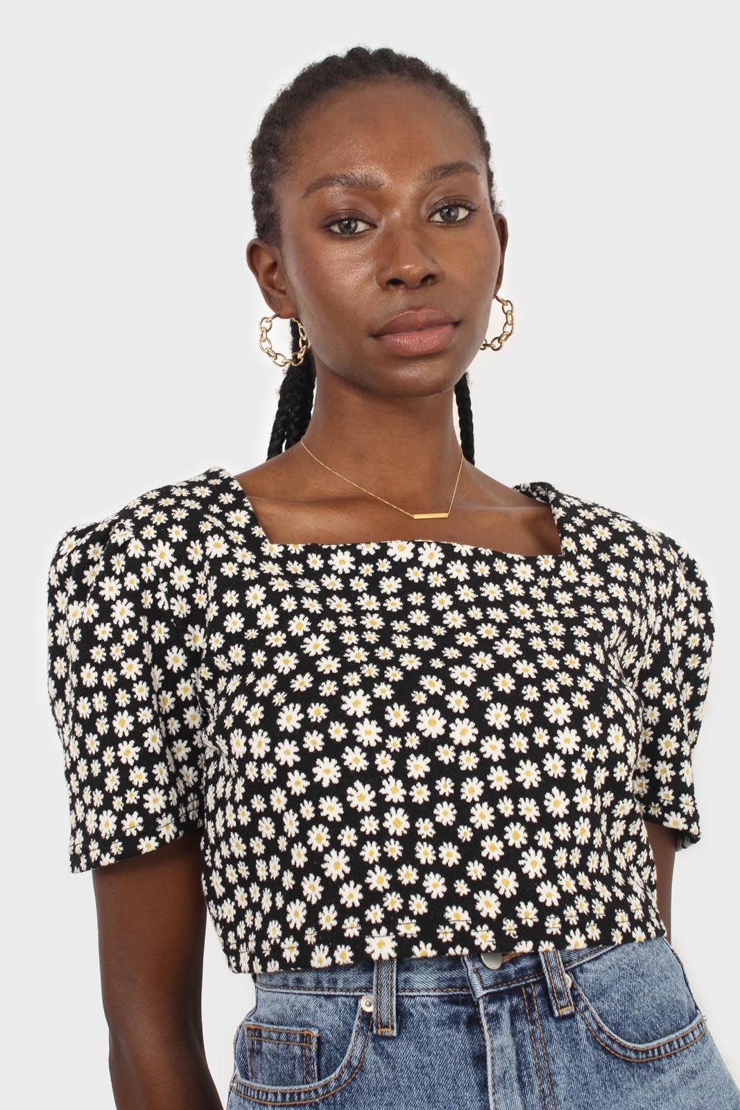 Black daisies square neckline puff sleeve cropped top